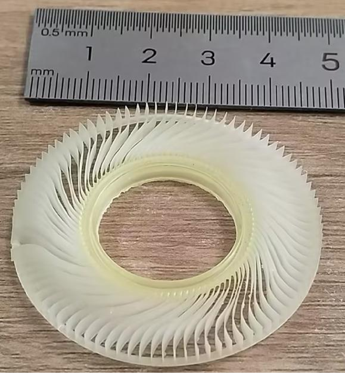 microArch® S150 Ultra 高速微型3D列印設備：葉片結構件