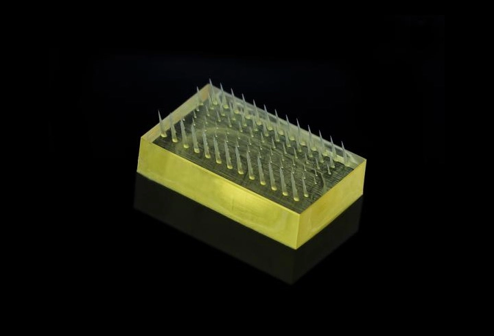 microCube T10－微米3D列印機 : 傾斜微針陣列